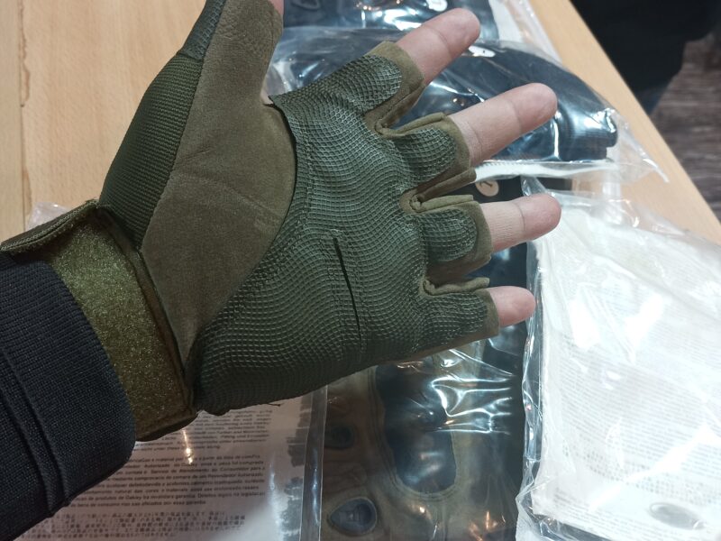 Hand gloves half