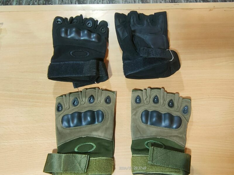 Hand gloves half