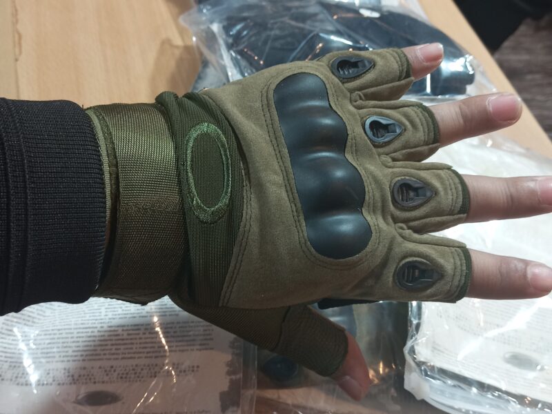 Hand gloves half